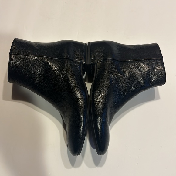 Aquatalia Ulysses made in Italy ankle black leather pebbled booties side zipper - Picture 7 of 15